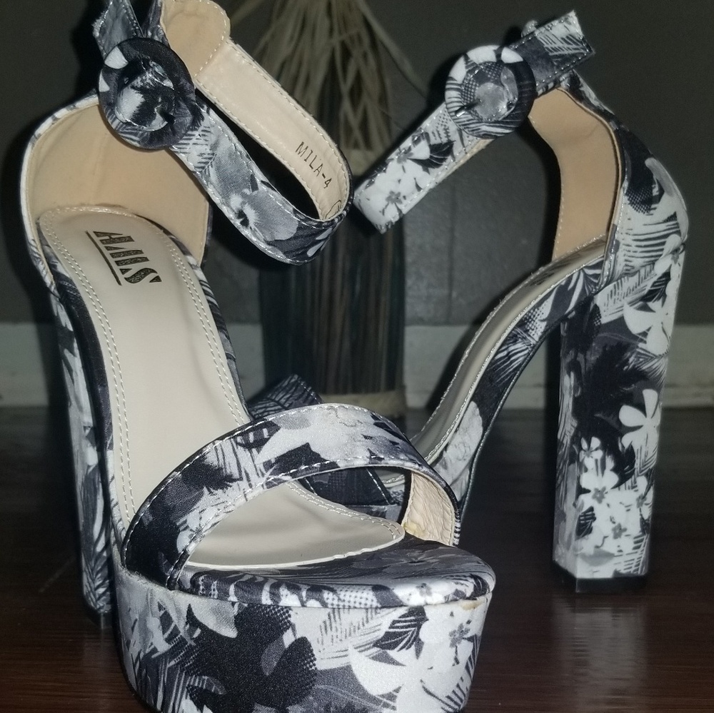 Black flower platform heels